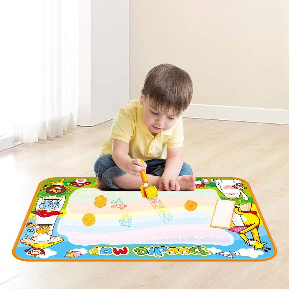 OUNUO Water Doodle Matte 100 x 70 cm magiczna mata malarska woda, z 1 wałkiem malarskim, 4 formami do rysowania, 4 pisakami, 3 stemplami, 2 gąbkami, 1 książka z obrazkami, mata do rysowania wody, mata do malowania